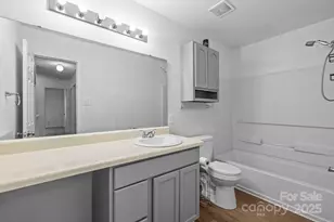 8618 Herons Pond Ct, Charlotte, NC 28215 - Photo 21