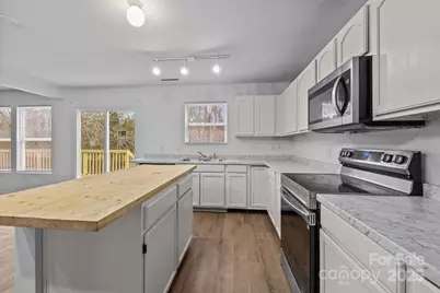 8618 Herons Pond Court, Charlotte, NC 28215 - Photo 9