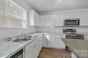 8618 Herons Pond Ct, Charlotte, NC 28215 - Photo 7