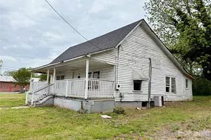 104 E Church St, Dallas, NC 28034 - Photo 7