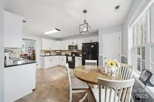 3392 Overbrook Dr, Conover, NC 28613 - Photo 9