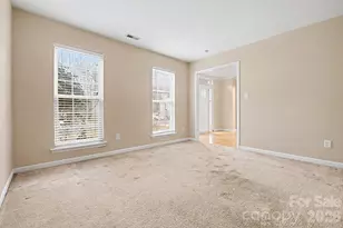 8725 Holly Creek Ct, Charlotte, NC 28216 - Photo 7