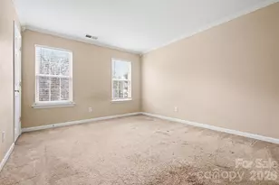 8725 Holly Creek Ct, Charlotte, NC 28216 - Photo 5