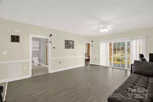 9047 Meadow Vista Rd, Charlotte, NC 28213 - Photo 11