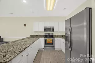 9047 Meadow Vista Rd, Charlotte, NC 28213 - Photo 13