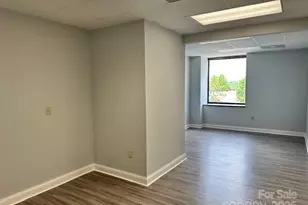 2101 Sardis Rd N, Charlotte, NC 28227 - Photo 7