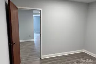 2101 Sardis Rd N, Charlotte, NC 28227 - Photo 9