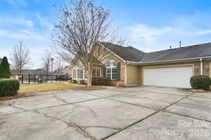 5518 Prosperity View Dr, Charlotte, NC 28269 - Photo 3