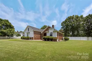 4116 Hoodridge Ln, Mint Hill, NC 28227 - Photo 3