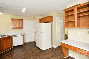 9701 Veronica Dr, Charlotte, NC 28215 - Photo 7