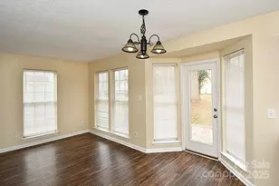 9701 Veronica Dr, Charlotte, NC 28215 - Photo 5