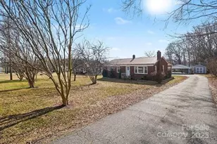432 S Main St, Troutman, NC 28166 - Photo 5