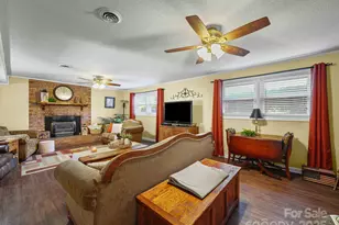 606 Brookgreen Dr, Dallas, NC 28034 - Photo 3