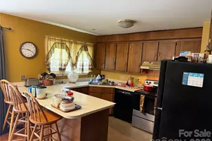 6000 Crosswood Ct, Charlotte, NC 28215 - Photo 3