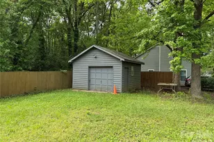 6000 Crosswood Ct, Charlotte, NC 28215 - Photo 7