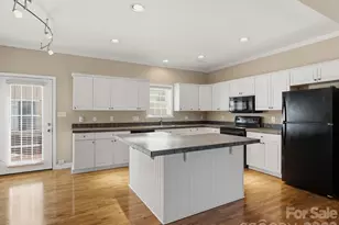 4330 Laurel Hill Ln, Charlotte, NC 28217 - Photo 3