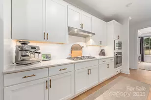 6931 Providence Ln W, Charlotte, NC 28226 - Photo 13