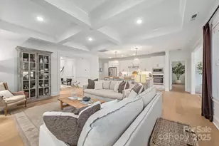 6931 Providence Ln W, Charlotte, NC 28226 - Photo 9