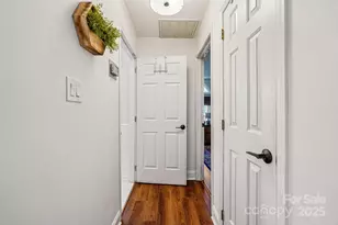 10105 Sparkling Brook Ct, Charlotte, NC 28214 - Photo 13