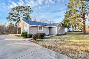 5823 Falstaff Dr, Charlotte, NC 28227 - Photo 3