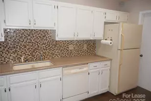 10749 Colony Woods Dr, Charlotte, NC 28277 - Photo 5