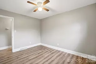 5326 Dolphin Ln, Charlotte, NC 28215 - Photo 21