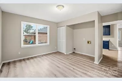 5326 Dolphin Lane, Charlotte, NC 28215 - Photo 11