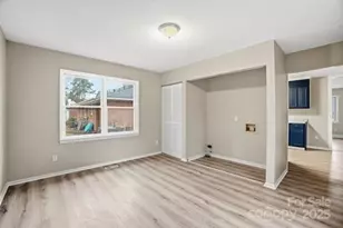 5326 Dolphin Ln, Charlotte, NC 28215 - Photo 11