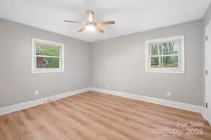 5326 Dolphin Ln, Charlotte, NC 28215 - Photo 13