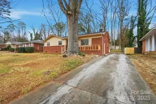 5326 Dolphin Ln, Charlotte, NC 28215 - Photo 3