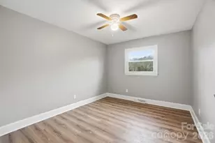 5326 Dolphin Ln, Charlotte, NC 28215 - Photo 19
