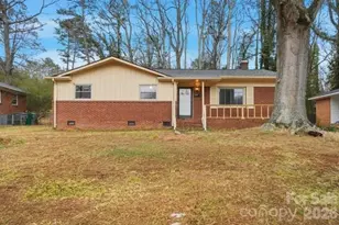 5326 Dolphin Ln, Charlotte, NC 28215 - Photo 3