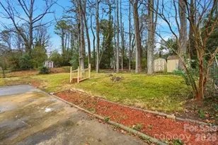 5326 Dolphin Ln, Charlotte, NC 28215 - Photo 23