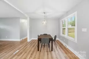 5326 Dolphin Ln, Charlotte, NC 28215 - Photo 5