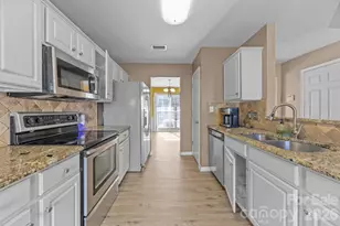 11926 Hawick Valley Ln, Charlotte, NC 28277 - Photo 13