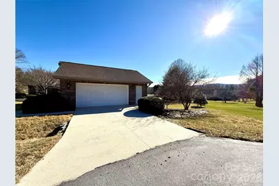 2001 Plum Tree Lane, Hendersonville, NC 28739 - Photo 21