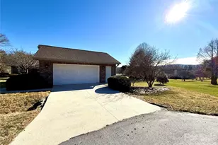 2001 Plum Tree Ln, Hendersonville, NC 28739 - Photo 21