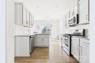 2032 Highland Knoll Drive, Charlotte, NC 28269 - Photo 7