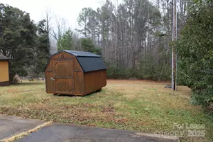 105 Park St, Columbus, NC 28722 - Photo 9