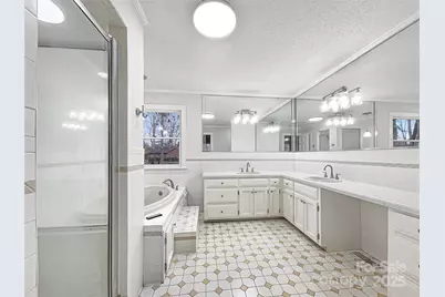 323 Glen Eagles Road E, Statesville, NC 28625 - Photo 19