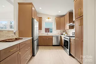 6738 Starcrest Dr, Charlotte, NC 28210 - Photo 9