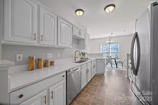 5341 Jocelyn Ln, Charlotte, NC 28269 - Photo 3