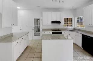 6829 Bickham Ln, Charlotte, NC 28269 - Photo 9