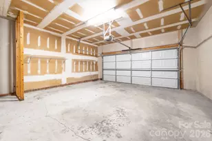 9127 Brocklehurst Ln, Charlotte, NC 28215 - Photo 25