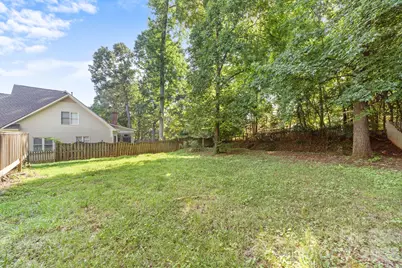 9127 Brocklehurst Lane, Charlotte, NC 28215 - Photo 29