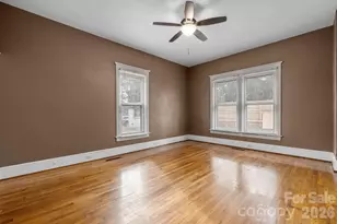 925 12th Ave NW, Hickory, NC 28601 - Photo 7