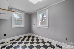 925 12th Ave NW, Hickory, NC 28601 - Photo 13