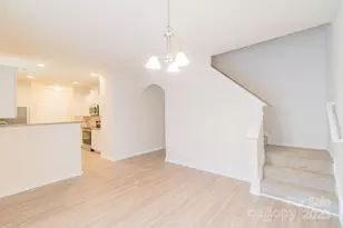 2009 Amos Oaks Ln, Charlotte, NC 28215 - Photo 9