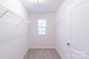 2009 Amos Oaks Ln, Charlotte, NC 28215 - Photo 17