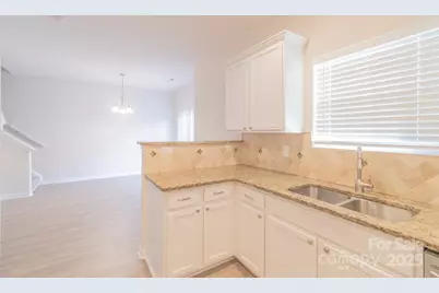 2009 Amos Oaks Lane, Charlotte, NC 28215 - Photo 7